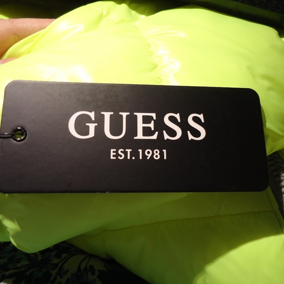 Guess Logo Puffer Hooded Jacket 111AN210 Neon Yellow Men's Size X-Large - Picture 8 of 15